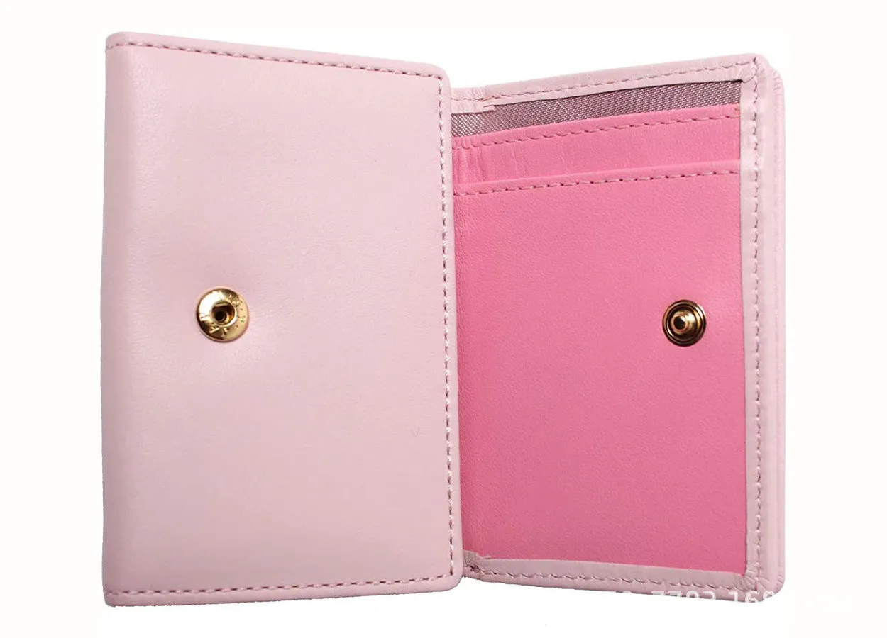 Melo and Kuro with Bow Wallet