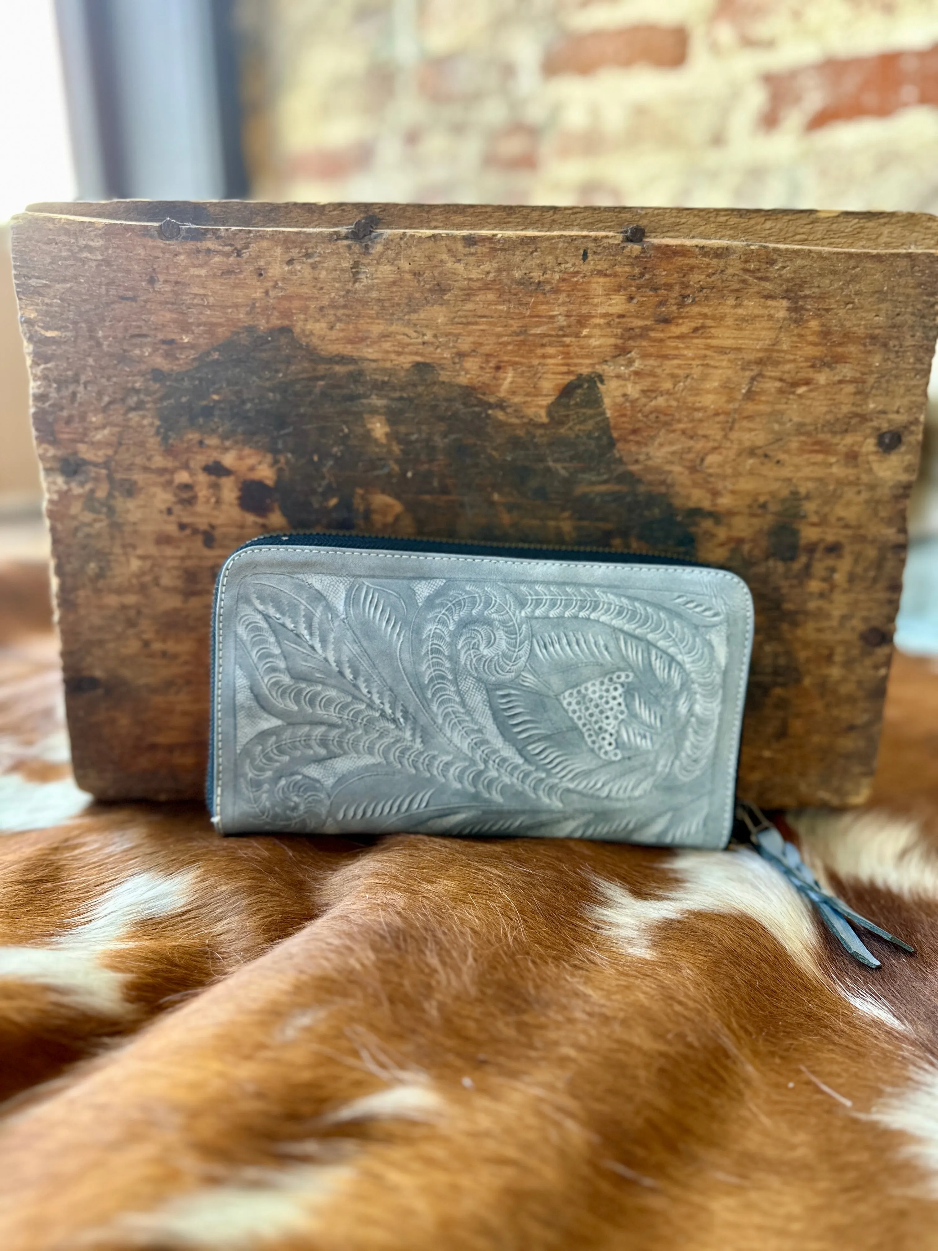 Mila Organized Wristlet [Whitewash]